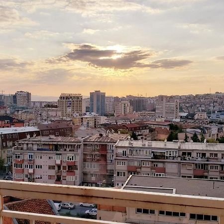 Spacious Downtown Apartment With A City View Prisztina Zewnętrze zdjęcie