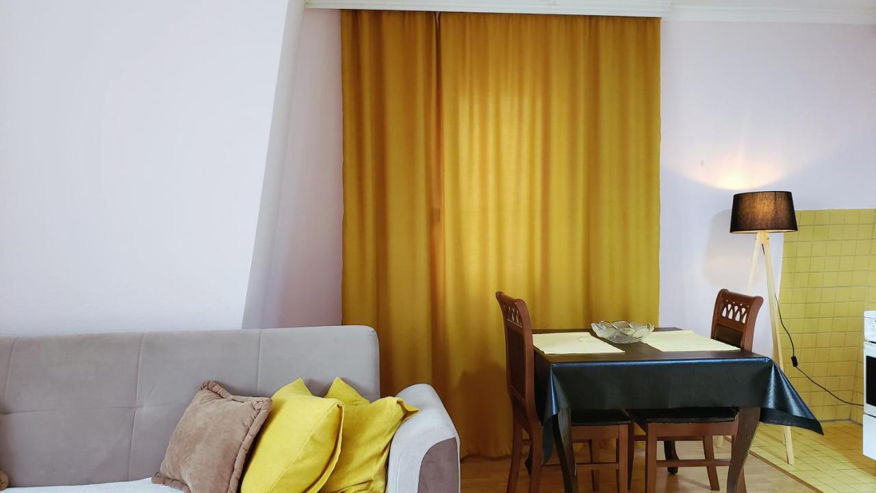 Spacious Downtown Apartment With A City View Prisztina Zewnętrze zdjęcie