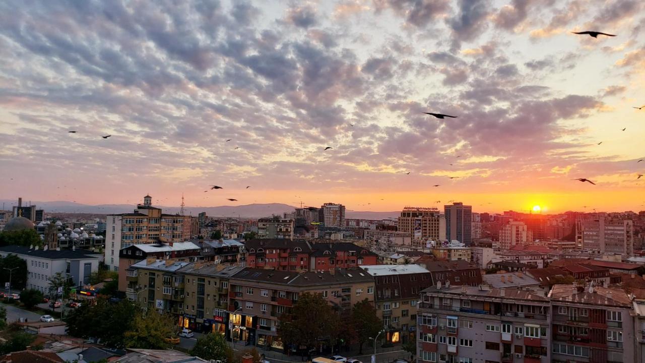 Spacious Downtown Apartment With A City View Prisztina Zewnętrze zdjęcie