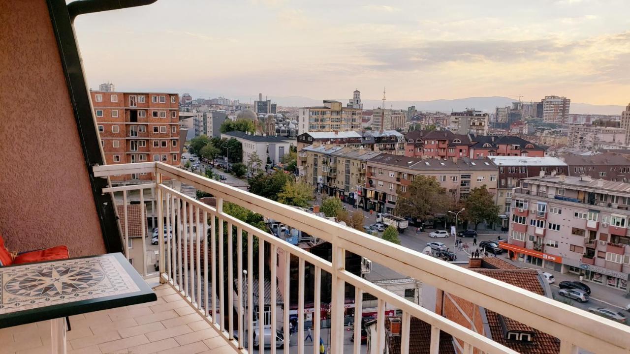 Spacious Downtown Apartment With A City View Prisztina Zewnętrze zdjęcie