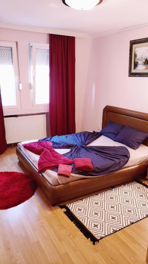 Spacious Downtown Apartment With A City View Prisztina Zewnętrze zdjęcie